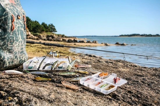 Lebreton guide de pêche leurre bar au bord dans le golfe du morbihan