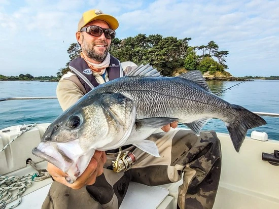Gavin Lebreton guide de pêche en bateau, Morbihan Bretagne